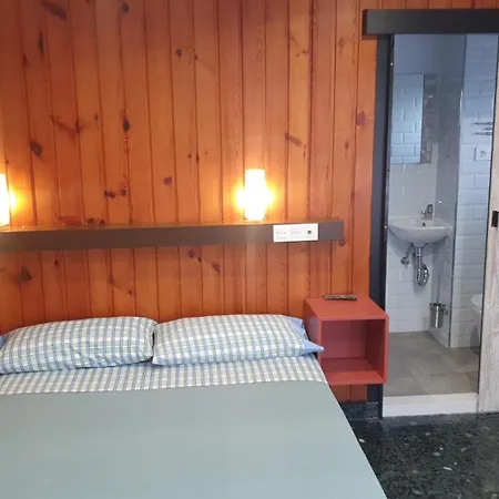 ** Abaca Konukevi Gijón