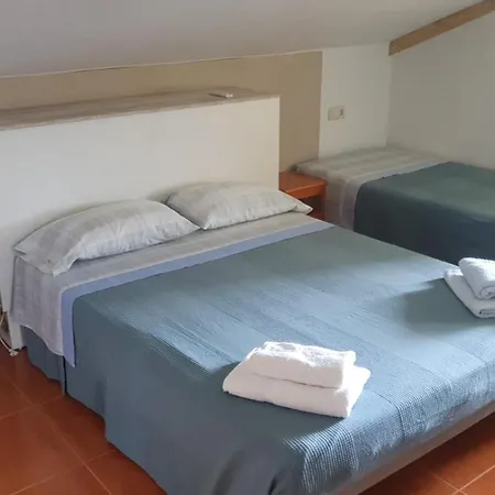 ** Abaca Guest house *